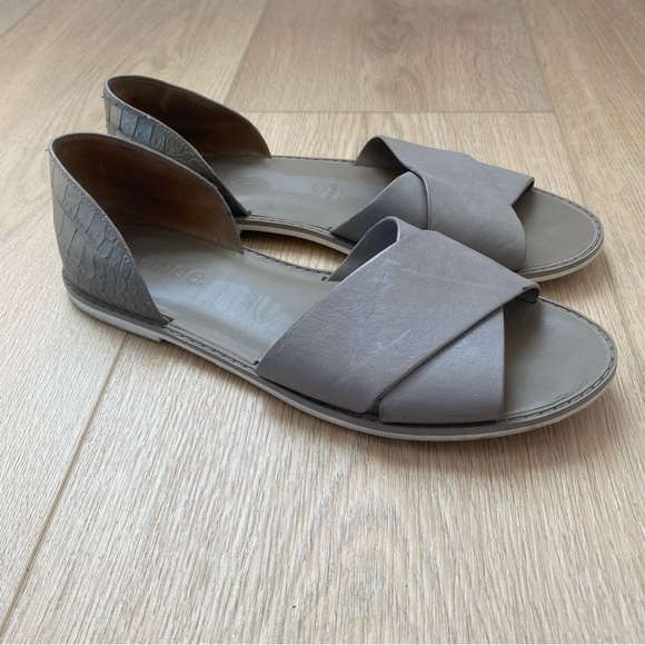 Vince Ida Sandals Womens Open-Toe Light Gray Leather Shoes Snake Embossed 8.5 - Picture 5 of 7